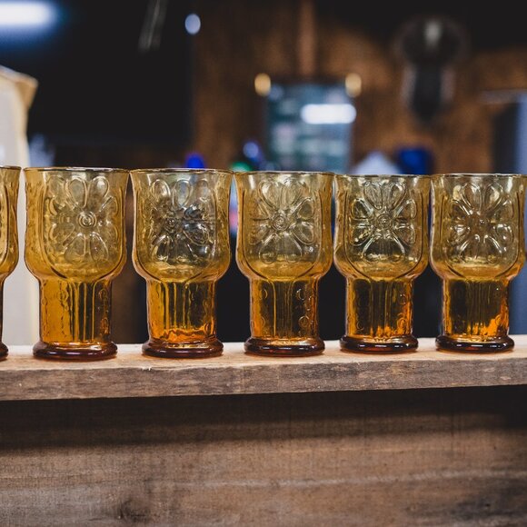 Vintage 1970s Libby Country Garden Glasses – Honey Gold 🍯 Set of 7 - Picture 5 of 7